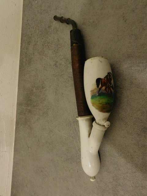 Ancienne Pipe Décorative En Terre Avec Tête De Cheval Stylisée