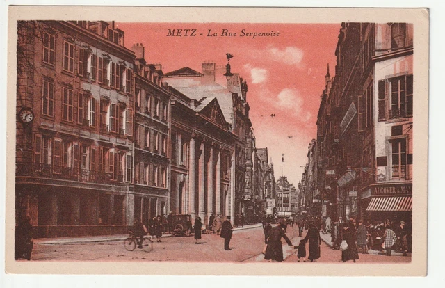 METZ - Moselle - CPA 57 - Rues - la rue Serpenoise