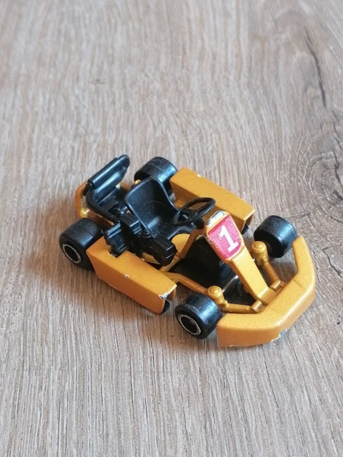 Ancienne petite voiture, Fourgon VW 244, Croix Rouge, Majorette, 1/60