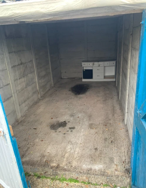 freehold garage for sale Dunstable 3