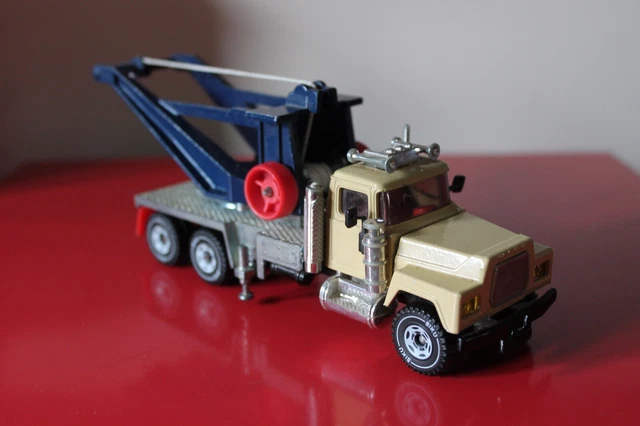 CAMION REMORQUEUR VERT roues dorées 1940 Ford US Army 1:32 moulé sous