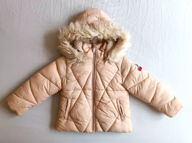 Manteau doudoune rose a capuche fausse fourrure. Tape a l oeil. 3 ans