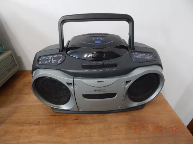 NEW) AUDIOVOX PORTABLE Radio CD Player CE148B Digital AM/FM Tuner