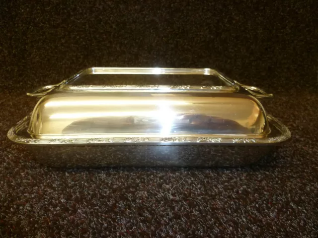 AN ANTIQUE RECTANGULAR TWO SECTION SILVER PLATED SERVING TUREEN. 'BARKER Bros' 3