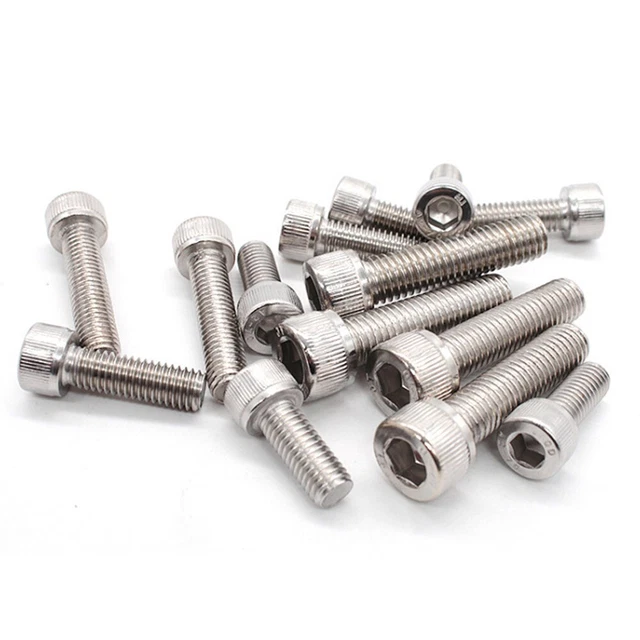 LOT DE 30 vis cylindres à douille hexagonale haute dureté M6 A2 en
