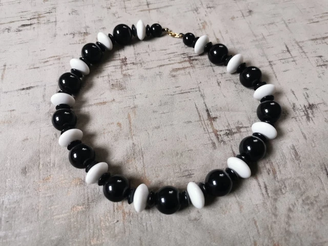 Collier De Perles Fantaisie En Résine Rouge Et Blanc - Bijou Vintage - Charmant Et Unique