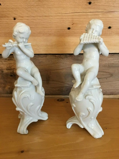 Paire de figurines Angelots musiciens en porcelaine CAPODIMONTE Italie XXème