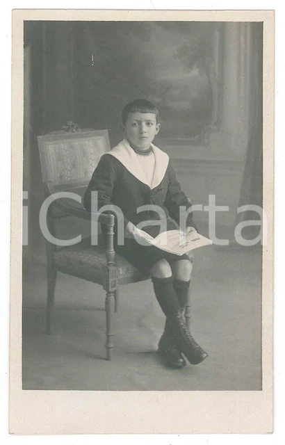 1920 ca FRANCE Bambino sulla sedia con un giornaletto *Foto 9x14 cm