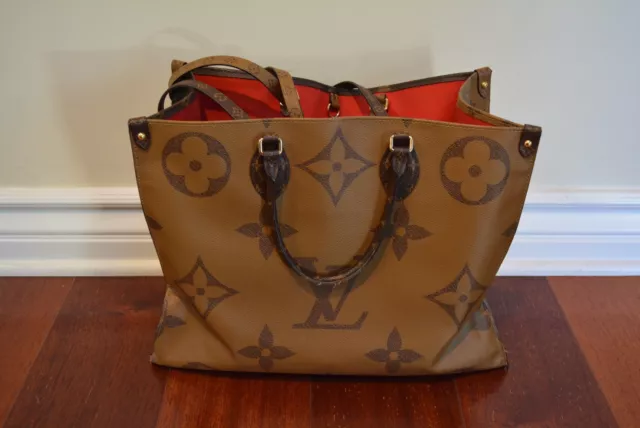 Louis Vuitton On The Go GM Bicolor Tote Bag in Green Coated Canvas Cloth  ref.466315 - Joli Closet