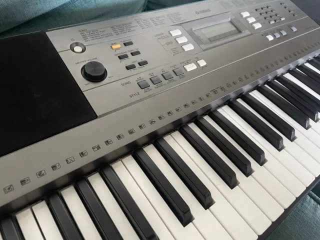 Yamaha PSR E353 Keyboard