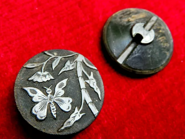 BOUTON ART NOUVEAU ancien PAPILLON & FLEURS- CORNE pressée noire Ø:28mm INSOLITE