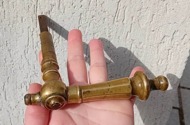 1 ANCIENNE POIGNÉE de Porte en bronze ou laiton, carré 9 mm EUR 16,00