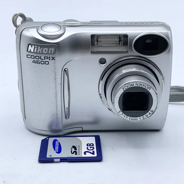 Appareil photo numérique Nikon Coolpix E4600 4 MP 3X Réduction de l'effet oculaire rouge Nikkor ED Zoom 15 modes scène différents Étui en cuir Carte mémoire 2 Go - France