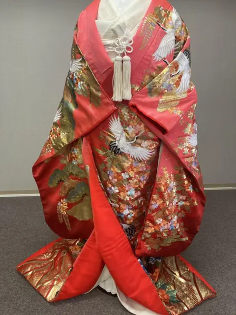 Uchikake Japanese Kimono Bride hitting pure silk Classic Embroidered