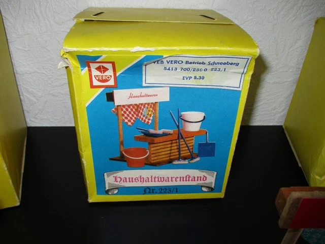 DDR Puppenstuben Zubehör 3 Stück Vero Holz Jahrmarktstände in OVP 3