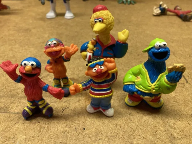 5 Vintage Sesame Street Action Figures, Big Bird, Cookie Monster, Ernie, Elmo +