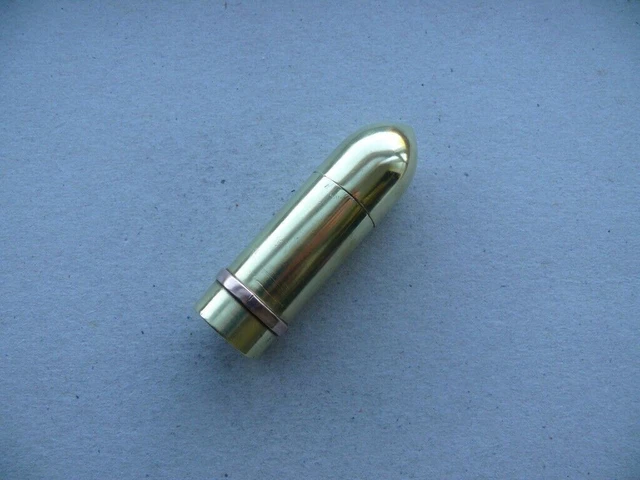 vieux briquet à essence. Laiton