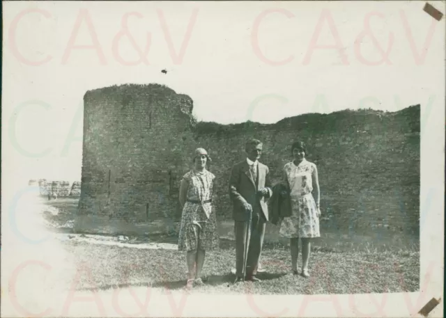 1932 Pevensey Castle Sussex England 3.3x2.3" Orig