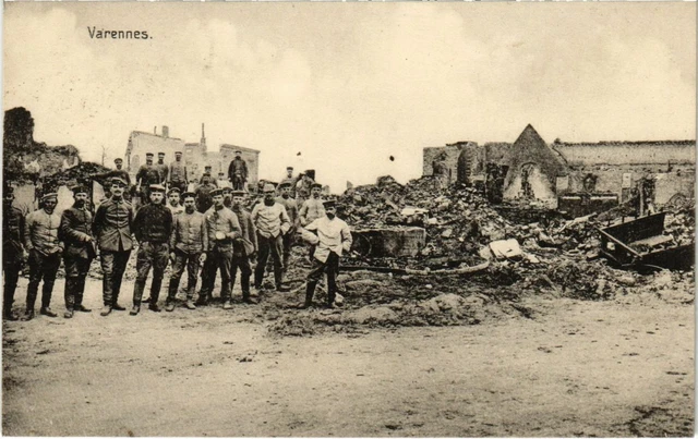 CPA Varennes-en-Argonne - square - soldiers - ruins (1037280)