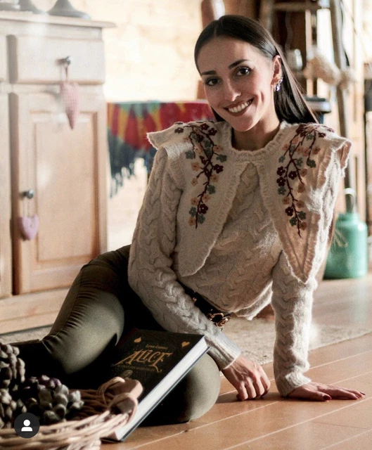 Embroidered collar sweater hotsell