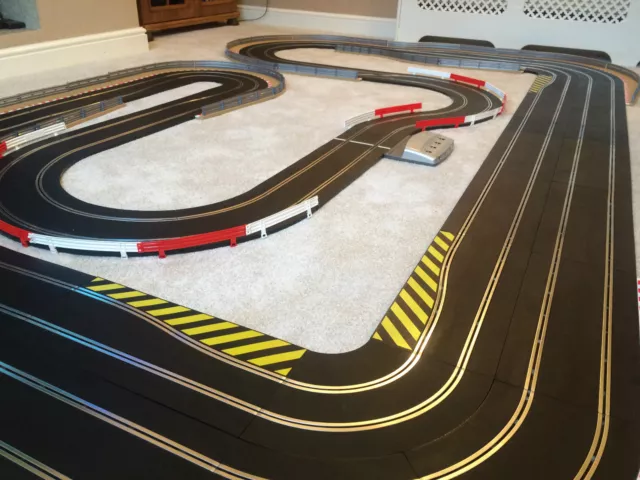 Scalextric Digital 4 Lane, Large Layout & 4 Digital Cars Set * 3