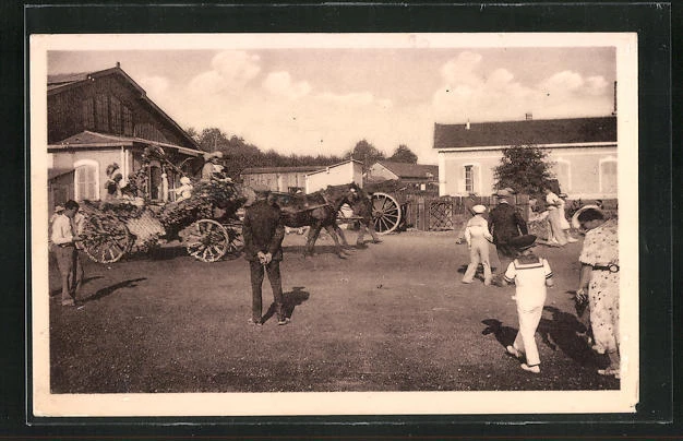 CPA Cosne-sur-Loire, in fete
