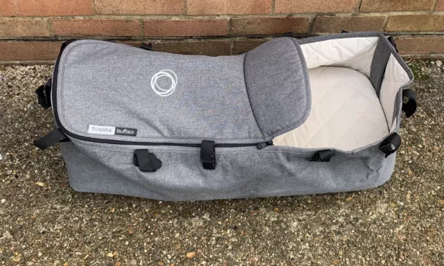 Bugaboo Büffelwagen Kinderwagen Stoff mit grauer Schürze