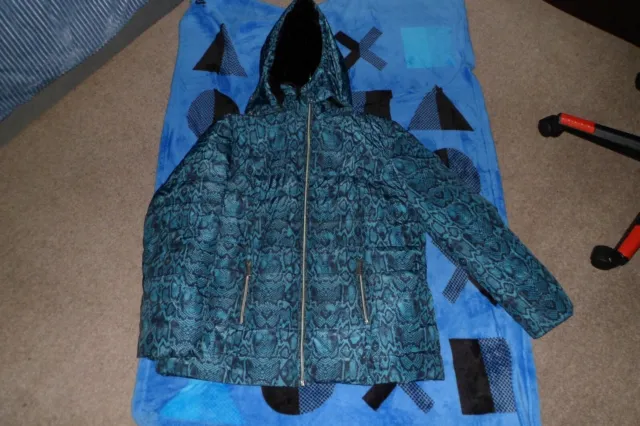 Lovely Ladies Green/Black Hooded Padded Jacket Size 22********Vgc**********