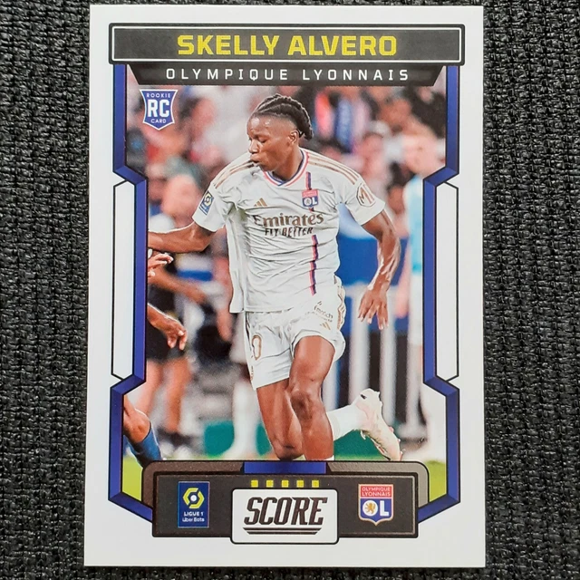 Carte Panini Score Ligue 1 2023-2024 – Skelly Alvero (ROOKIE RC) – Olympique Lyonnais