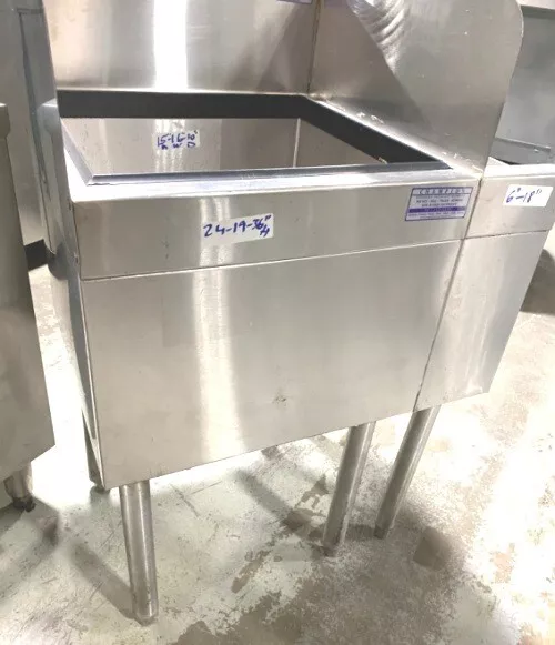 Bar Ice Chest/ Perlick 15-22 60 lb Ice Chest with Drain