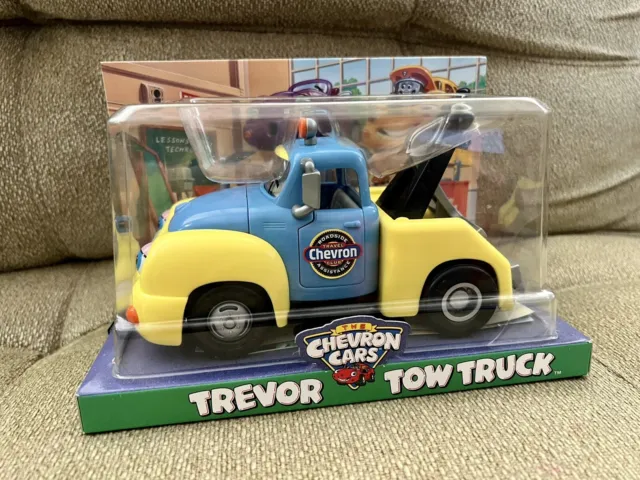 The Chevron Cars #29 Trevor Tow Truck Yellow/Blue Collectible Toy Car 2001 NIP