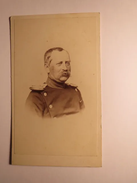 Berlin - Soldat - Offizier in Uniform mit Epauletten - ca. 1860er Jahre / CDV
