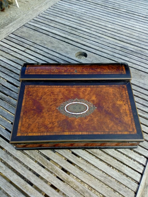 Ecritoire marqueterie loupe d'orme nacre laiton Napoléon III attribuable a Taha