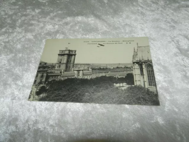 CPA postcard Vincennes / Le Donjon Aeroplane above the fort