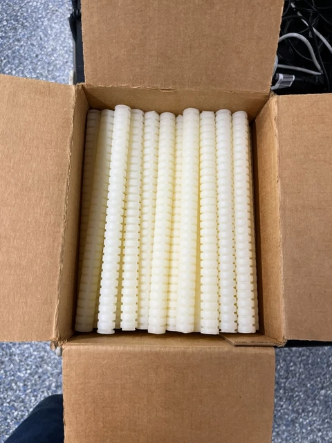 11 Lb Package 3M 3748Q Off-White Hot Melt Glue Sticks, 5/8" Diam x 8" Long