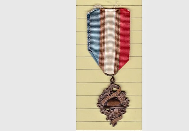 Insigne UNC – Union Nationale Des Combattants – WW1 – Émail – France