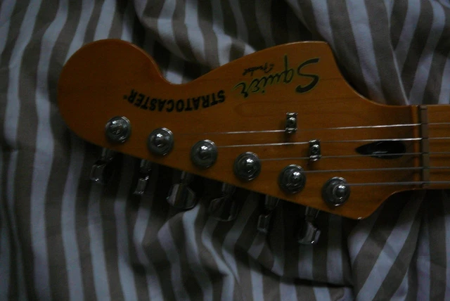 Guitare electrique Squier indonesie