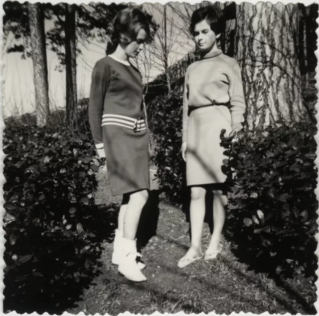 Photo Ancienne - Vintage Snapshot - Femme Mode Jardin Élégance - Woman Fashion