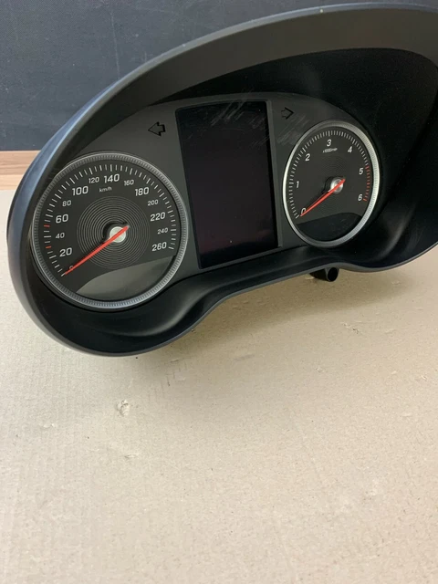 MERCEDES-BENZ W205 C-CLASS Speedometer Instrument Cluster Km/H ...