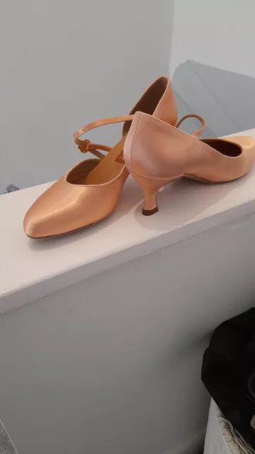 freed ladies dance shoes. Size 5 With 2inch Heel. Worn Once.