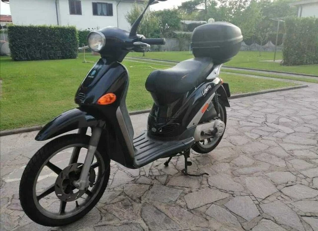scooter Piaggio Liberty 50 4T(2001-2002) 50cc Km percorsi 19.800 scooter Piaggio Liberty 50 4T(2001-2002) 50cc Km percorsi 19.800