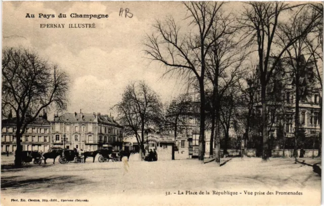 CPA ÉPERNAY La Place de la Rep. view taken from the Promenades (491148)