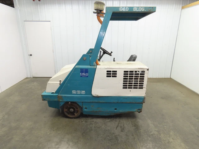 Tennant 235 Rider Sweeper LP Gas Self Dump Hopper 2141 Hours 3 Wheel Smokes