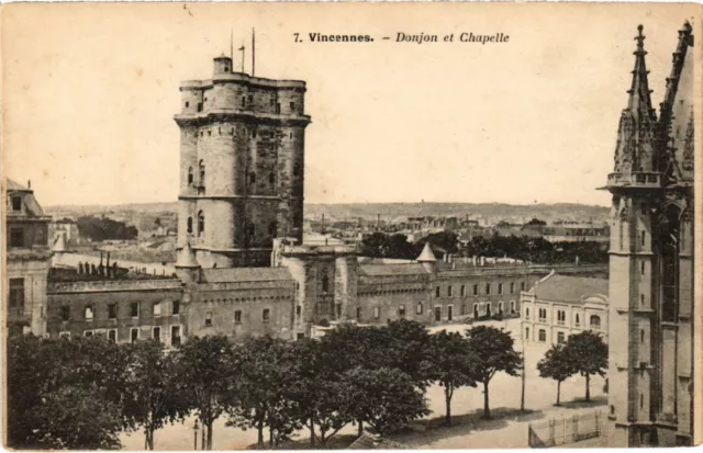 CPA Vincennes Donjon et Chapelle (1347147)