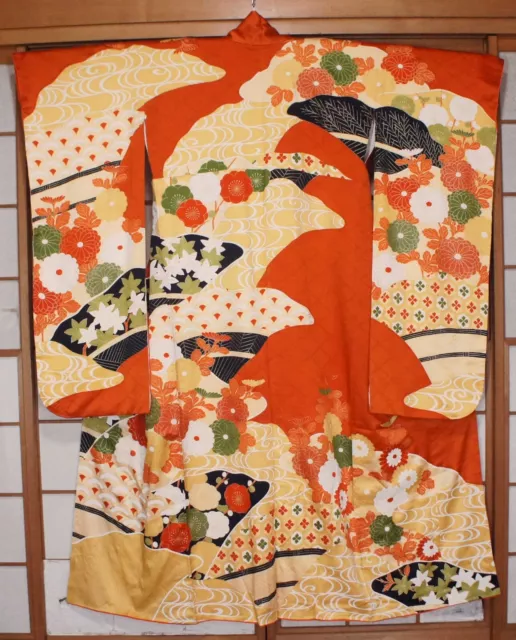 KIMONO "FURISODE" Kin-koma Hand Embroidery Red and Gold Silk Vintage