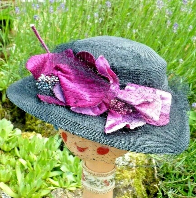 POUPÉE ANCIENNE, ANCIEN CHAPEAU Niçois/ onaco en PAILLE TRESSÉE brodé