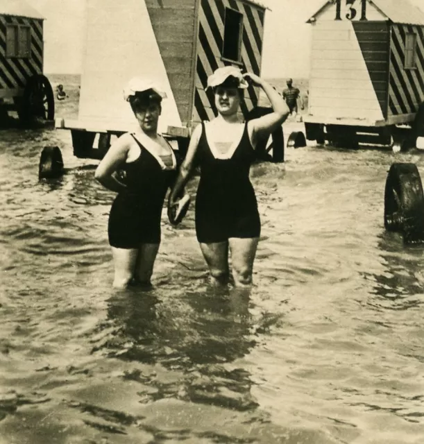 Belgium Ostend Oostende Bathers Beach Huts Old NPG Stereoview Photo 1900's