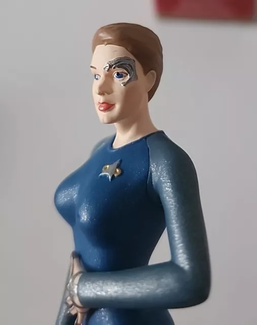 Hallmark keepsake ornaments STAR TREK VOYAGER 2000 Seven Of Nine 3