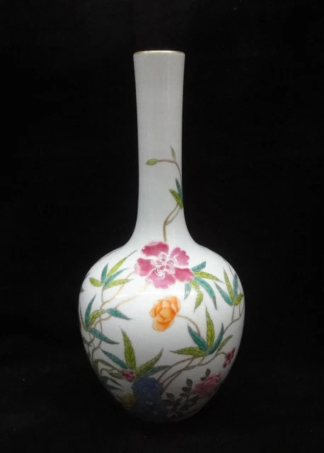 Chinese Antique Hand Painting Beautiful Flowers Porcelain Vase "QianLong" Mark