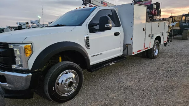 2017 Ford F-550 4wd 4000lb Crane 11ft Mechanics Lube System Service Truck 6.7L 2